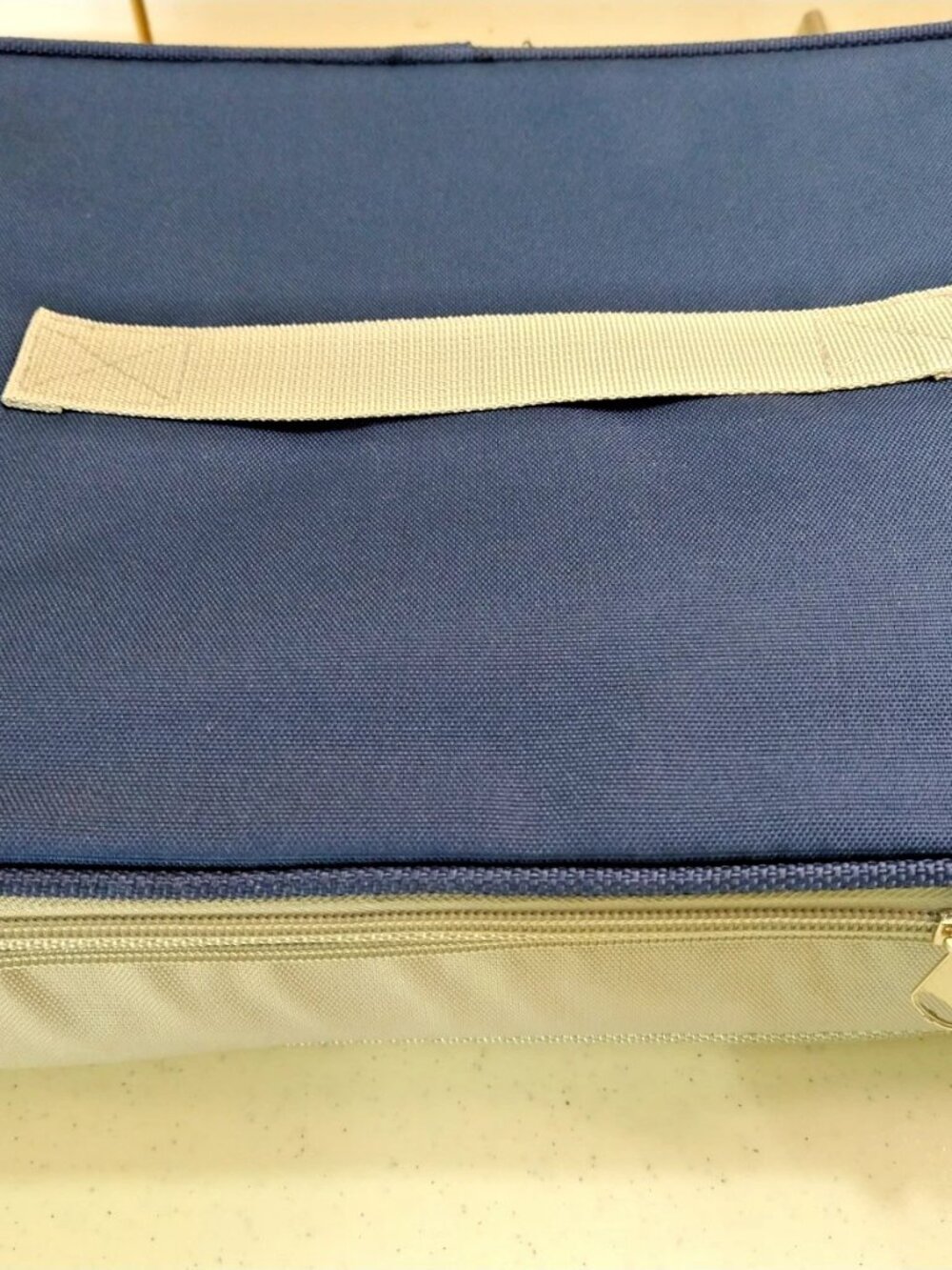 Tupperware with bag - Picture 5 of 5
